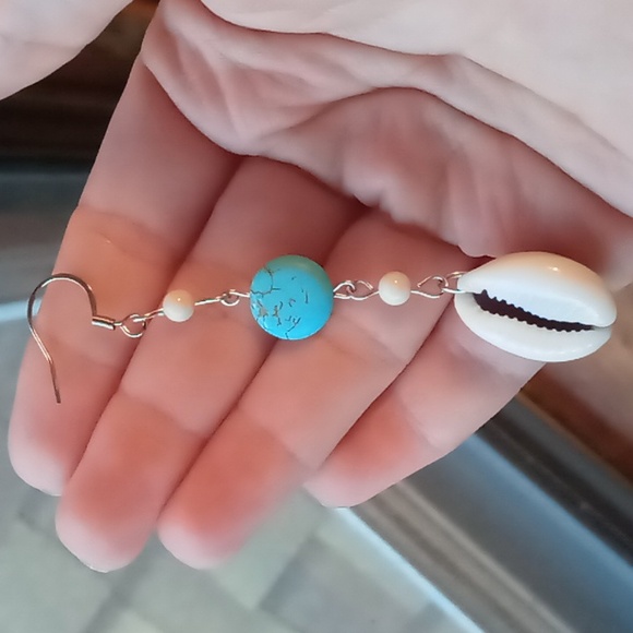 Shell Earrings - Picture 2 of 5